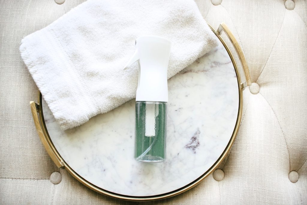 Best DIY Face Spray Moisturizer | SIMPLYREENI.COM